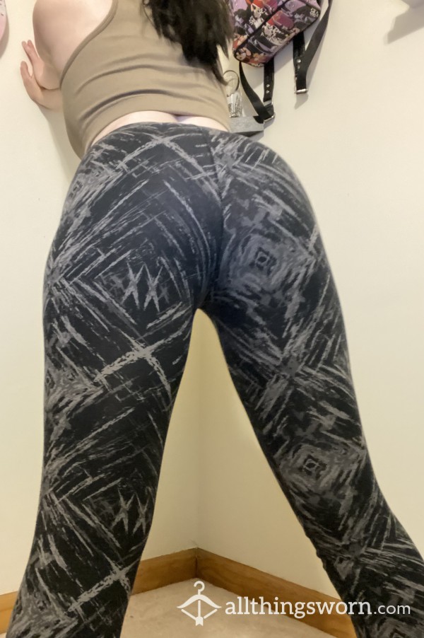 S Reebok Grey And Black Patterned Capri Leggings