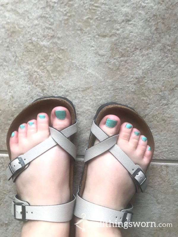 Small, S**y Feet 2 (5 Photos)