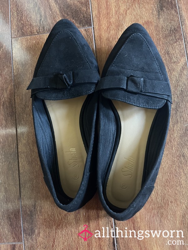 Smelly Black Flats