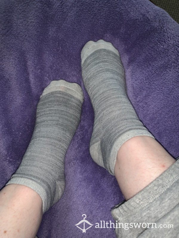 SMELLY GRAY ANKLE SOCKS