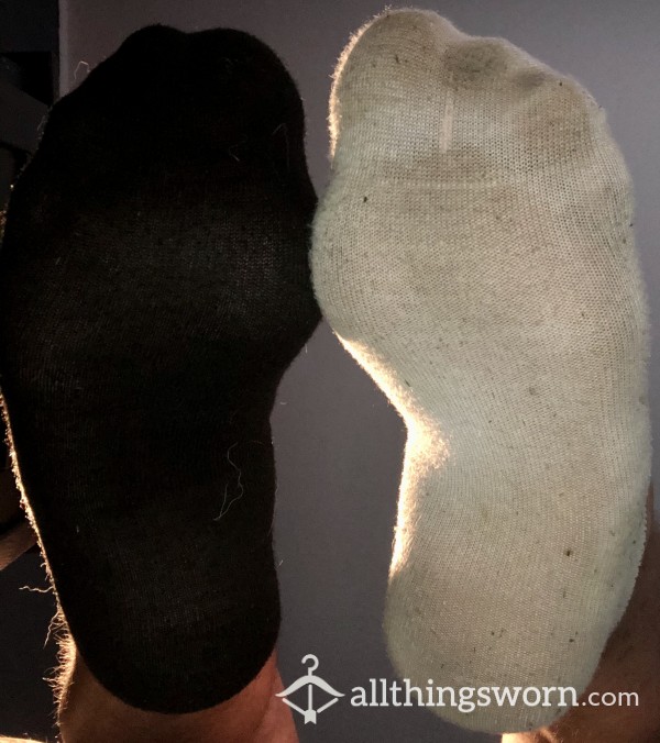 SOFT, THIN & VERY SWEATY ANKLE SOCKS