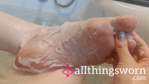 Sole Exfoliation In The Bath