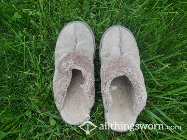 Stinky Size 10 Gray Slippers