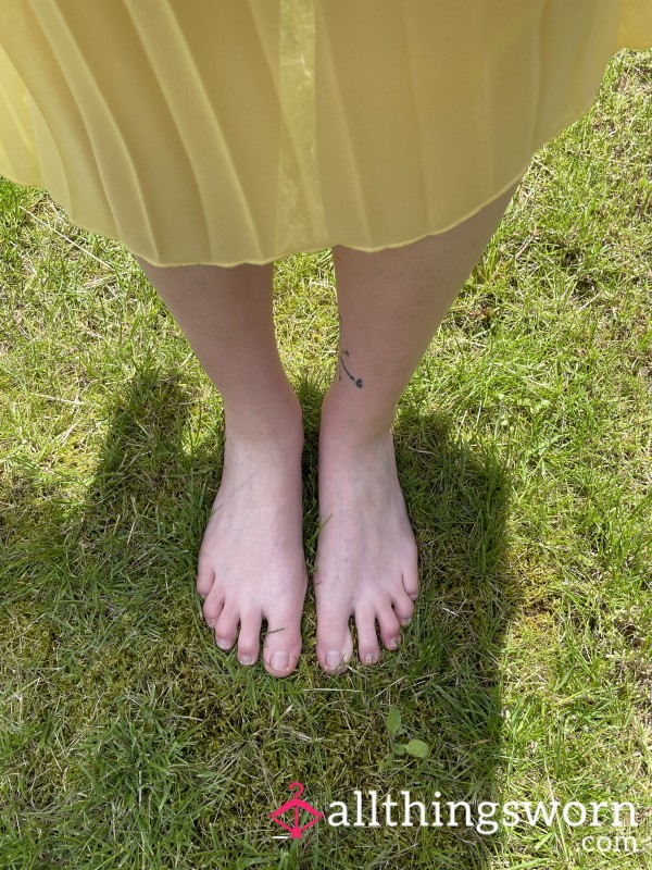 Sunny Day Pale Feet In Gra**