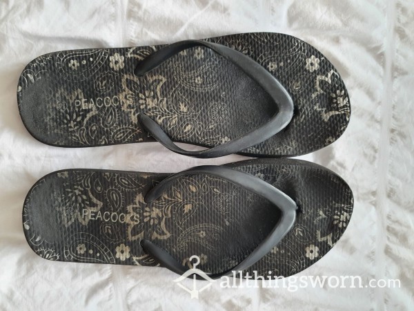 Super Well Worn Imprinted Flip Flops Size 3/4