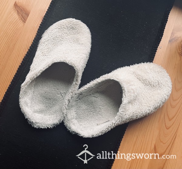 Super Worn Fluffy Slippers