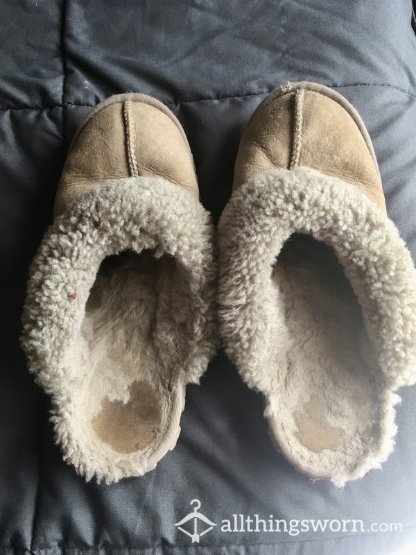 Super Worn Fuzzy Slippers