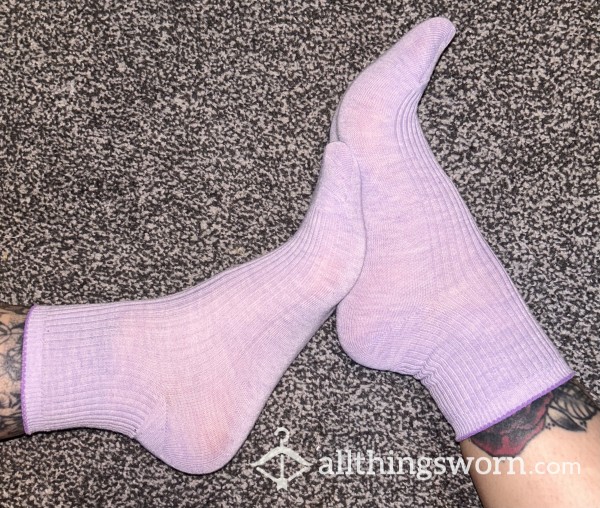 🧦 Satisfy Your Cravings: Soft Purple Socks Await! 🧦