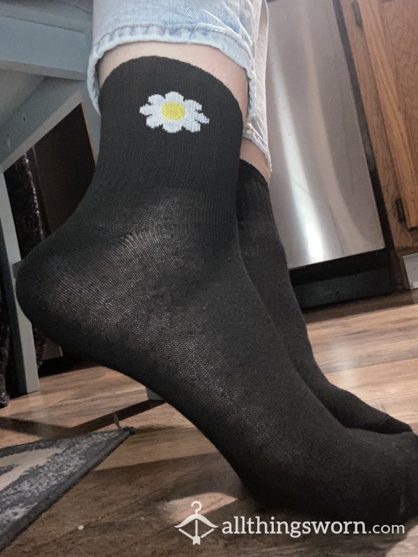 Thin Black Crew Socks With Daisy