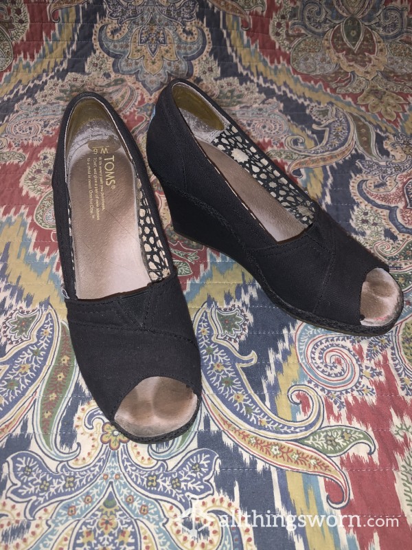 TOMS Black Wedge