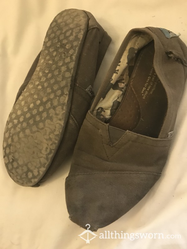 Trashed Dirty Well Worn Tom Shoes Size 6.5