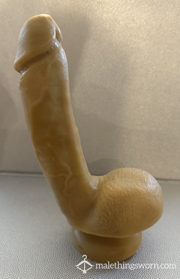 Used 6" Realistic Silicone Di**o