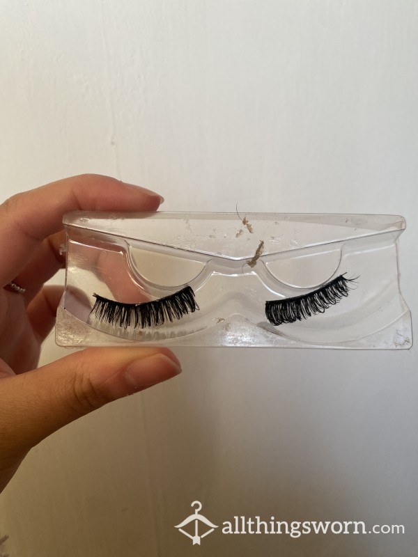 Used Eyelashes