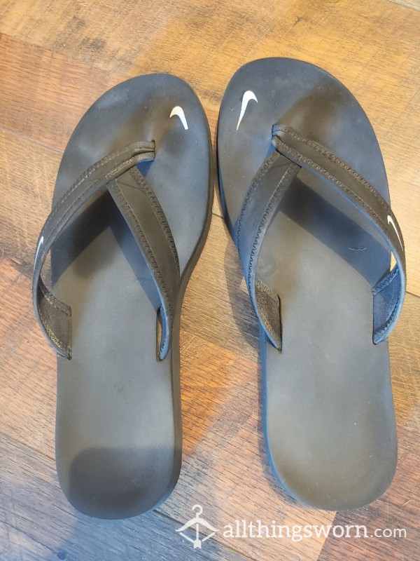 Used Nike Sandals