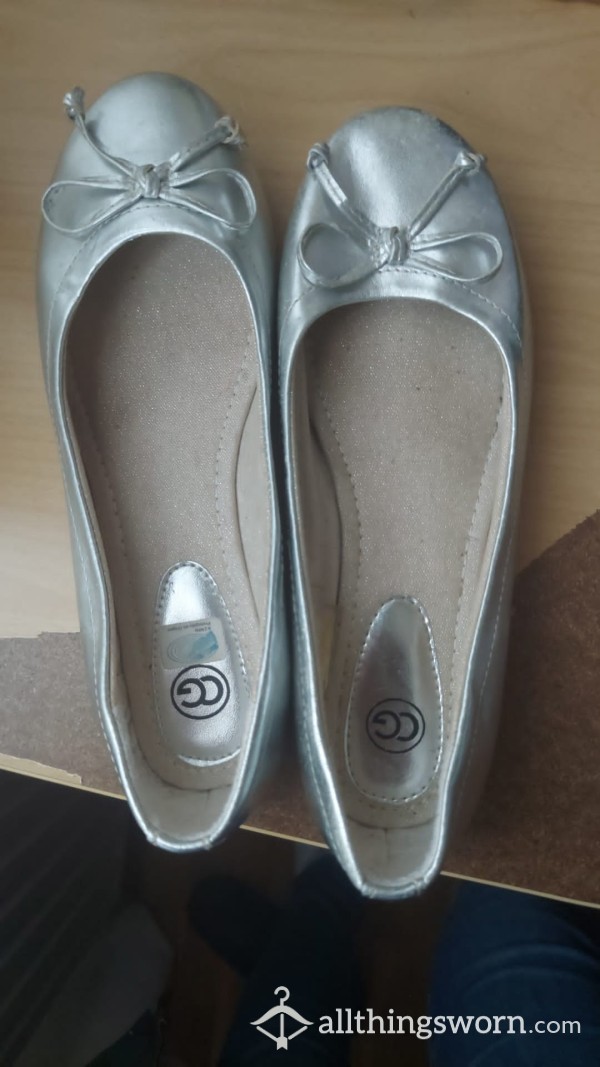 Very Well Worn Ballerina Flats