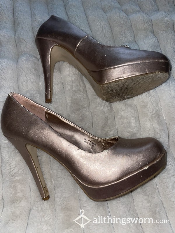 Very Well Worn S**y Heels - Size 5