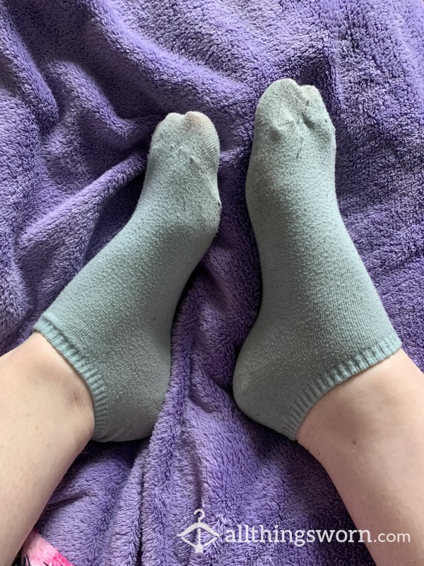 VERY WORN BLUE ANKLE SOCKS