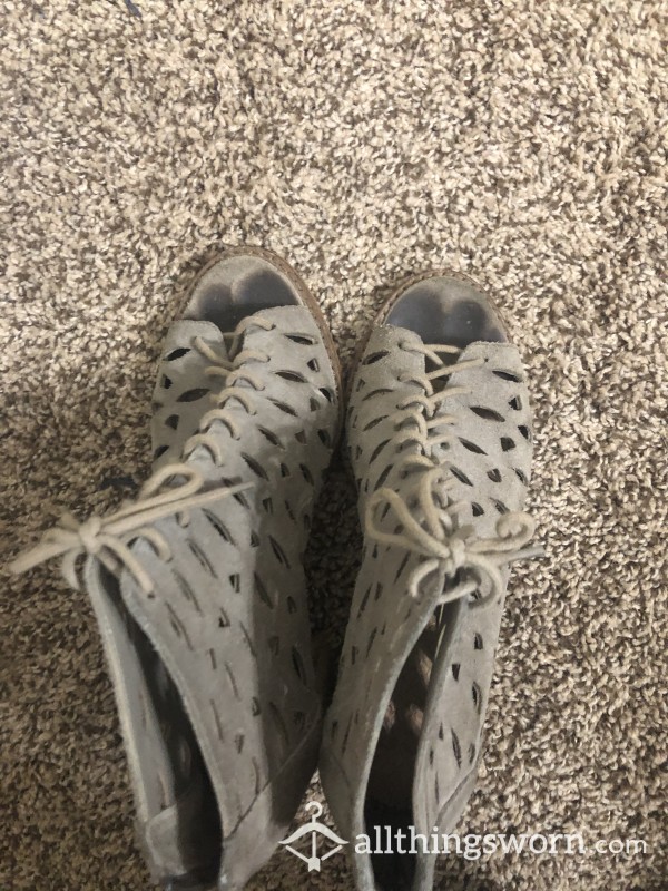 Very Worn Booties With Dark Toe Print