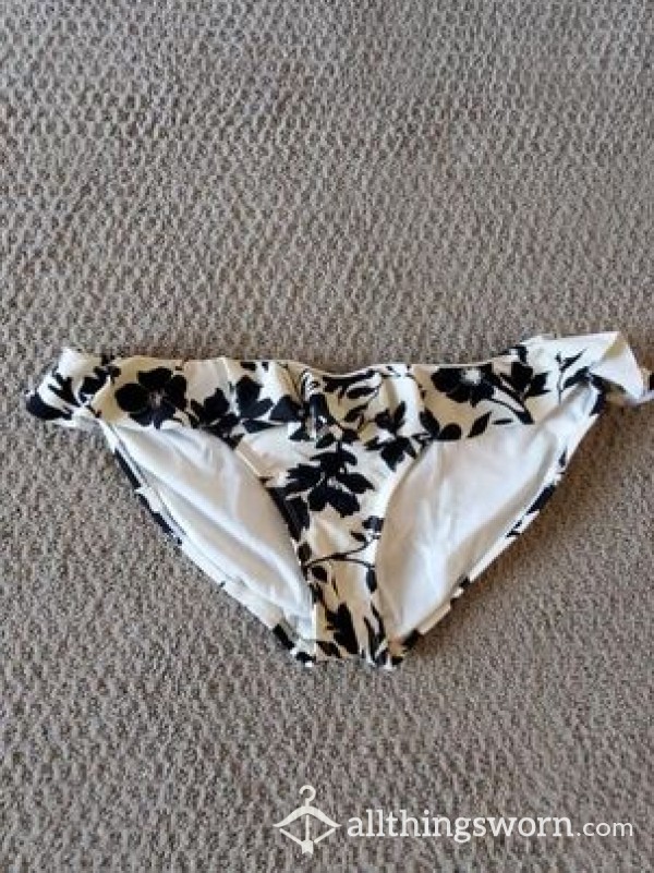 Very Worn Ruffle Bikini Bottoms! 👙