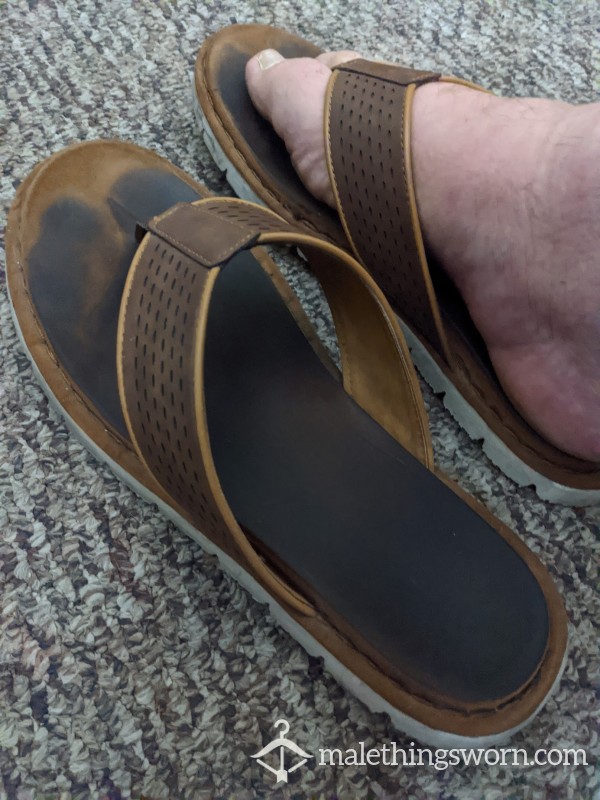 VERY WORN SANDALS 13 (US)