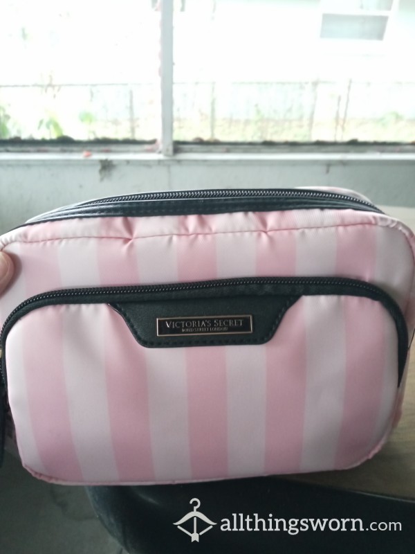 Victoria's Secret Makeup Bag❤️🤍