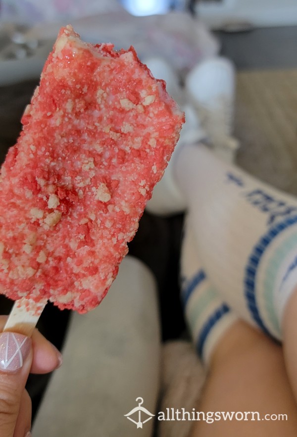 Watch Me Eat An 🍓 Ice Cream Bar