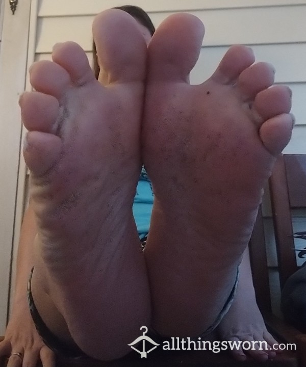 Watch Me Rub Creamy Lotion Into My Soles