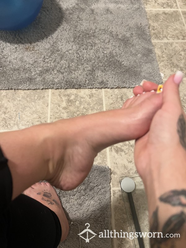 Watch Me Tickling My Feet