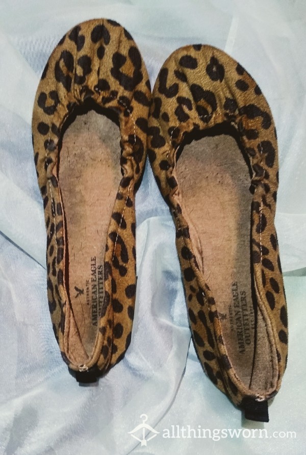 Well Loved Sweaty, Foot Stain Cheetah Flats 🐆Rawr🐆