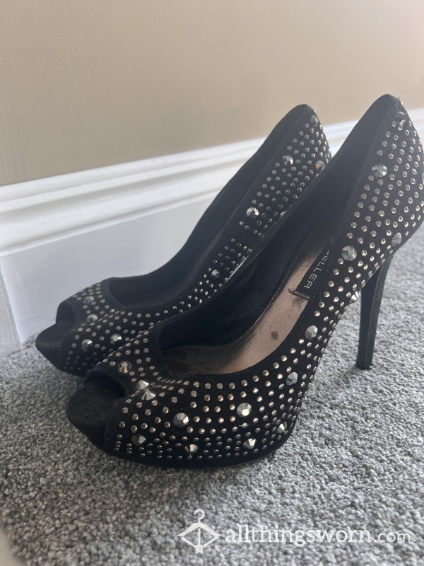 Well Worn Black P**p Toe Heels