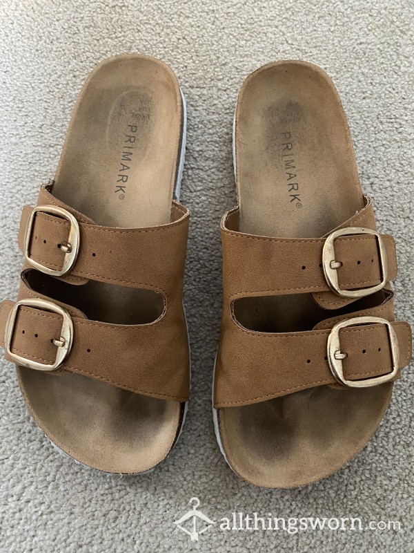 WELL-WORN BROWN SANDALS SIZE UK 5 🤎