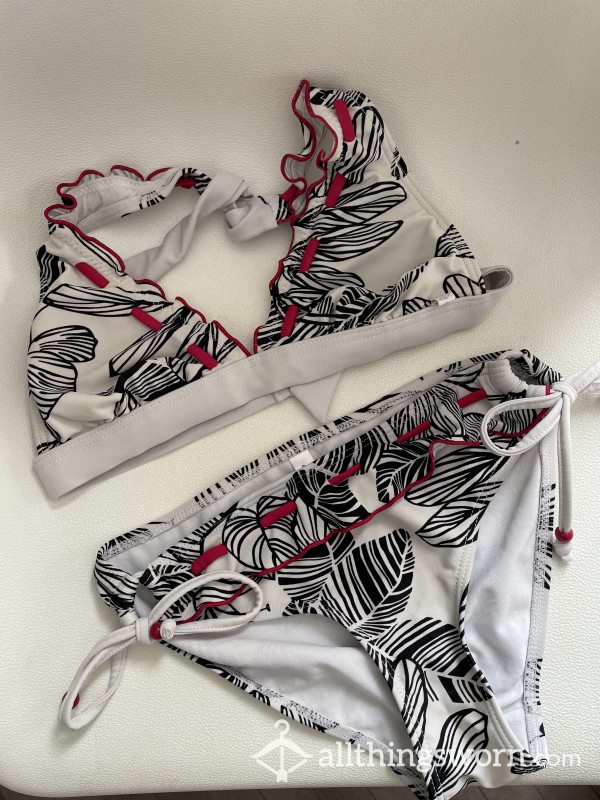 Well Worn Flor*l XS Bikini Set