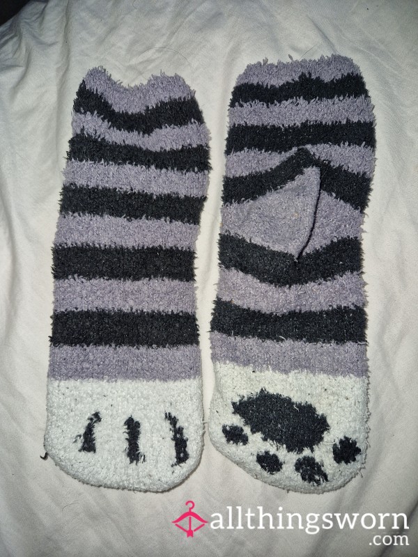 Well Worn Kitty Pawprint Fluffy Socks