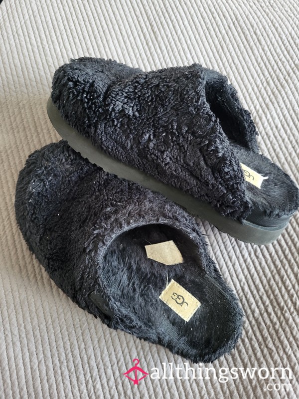 Well Worn Platform Ugg Slippers...👣