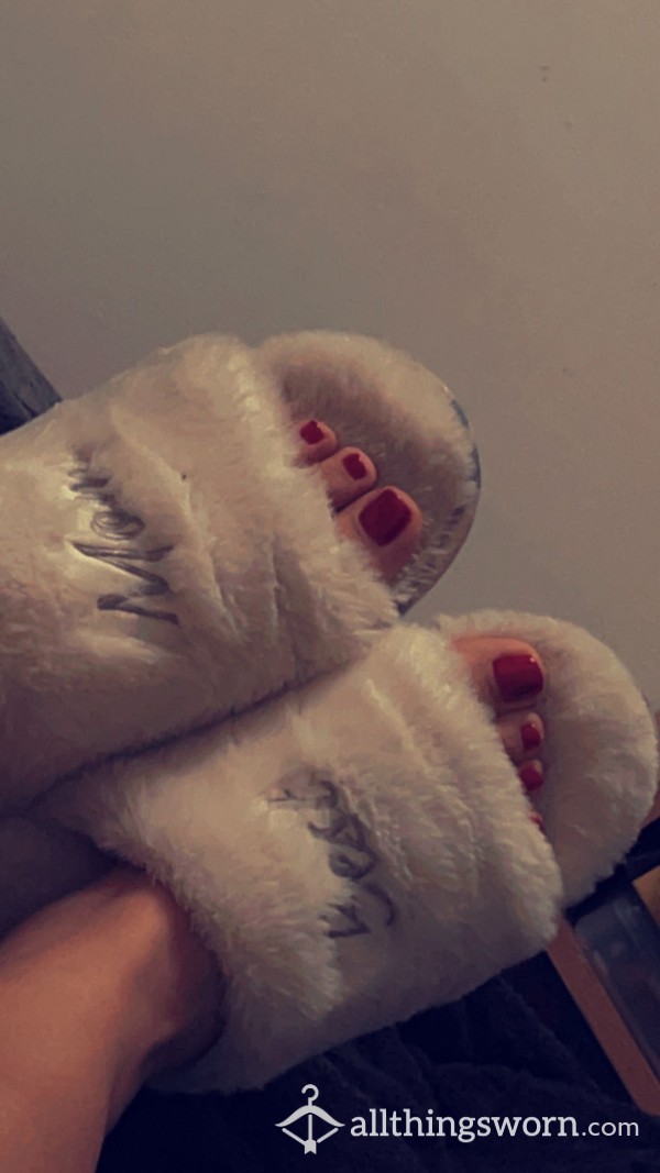 White Fluffy Comfortable Worn Slippers For Me Feet