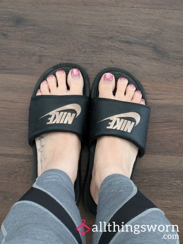 Women's Size 10 Nikes Slides