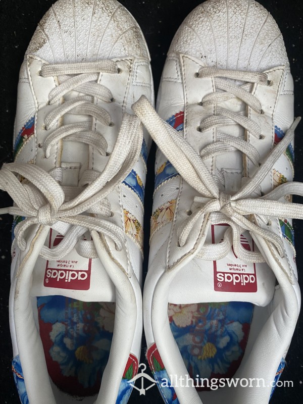 WORK Sneakers - REALLY WORN Adidas All-Stars In White With Flor*l Stripes