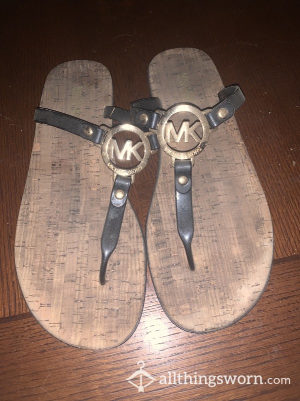 WORN MICHAEL KORS FLIP FLOPS 🩴