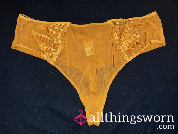 Yellow Curvy Kate Thong 💛