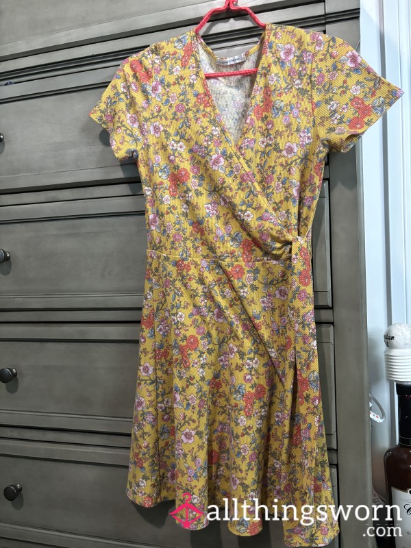 Yellow Flor*l Dress Size Large